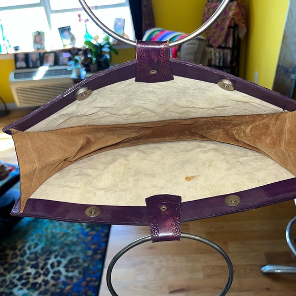 Handmade Leather stamped handbag with circular metal ring handles. - Picture 10 of 11